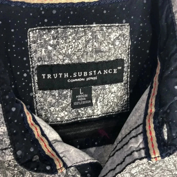 Missing a button but if you can sew, there is an extra button inside the shirt. - Picture 2 of 5